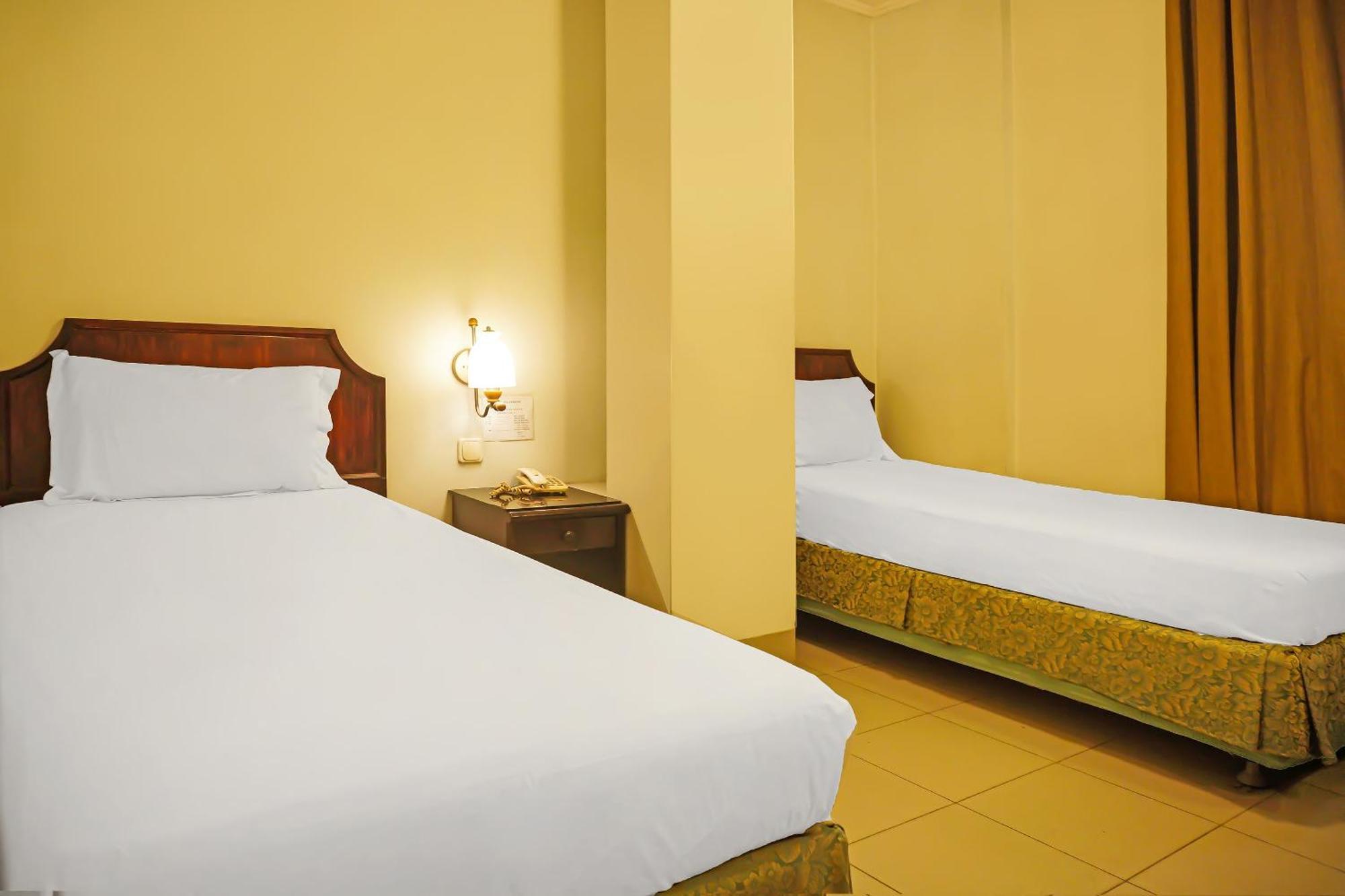 Super Oyo Collection O 92690 Hotel Limas パレンバン エクステリア 写真
