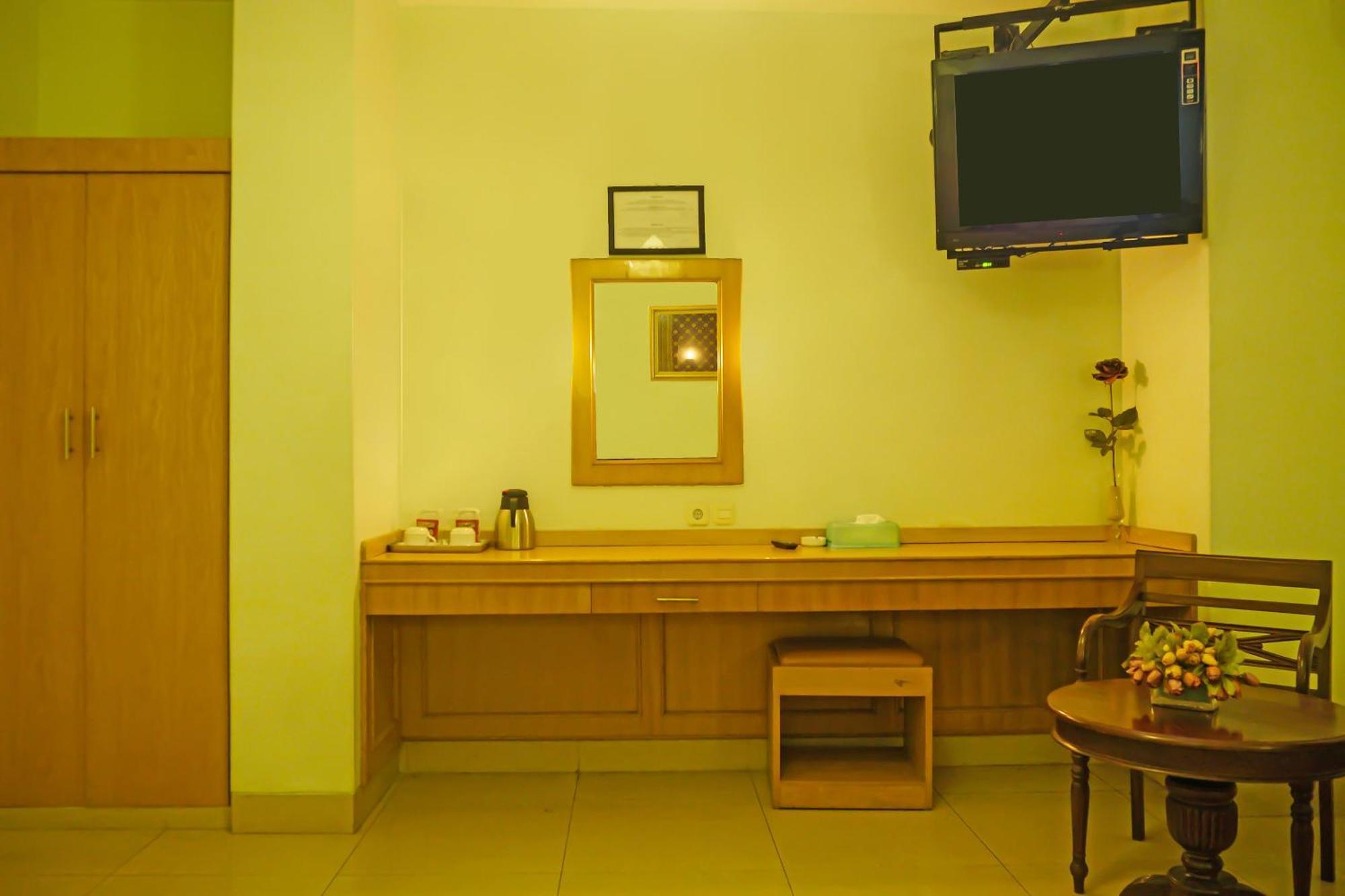 Super Oyo Collection O 92690 Hotel Limas パレンバン エクステリア 写真