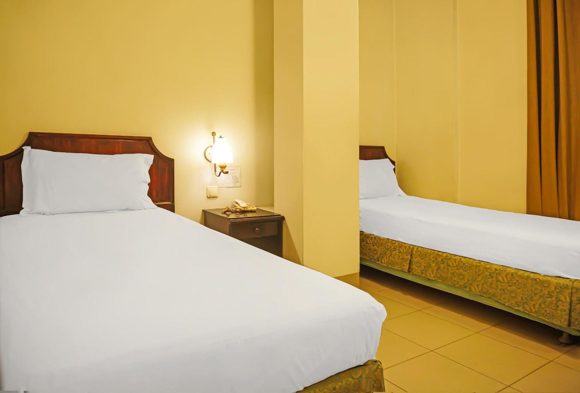 Super Oyo Collection O 92690 Hotel Limas パレンバン エクステリア 写真